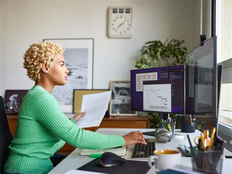 Online Content Production Business Simple Picture 的图像结果