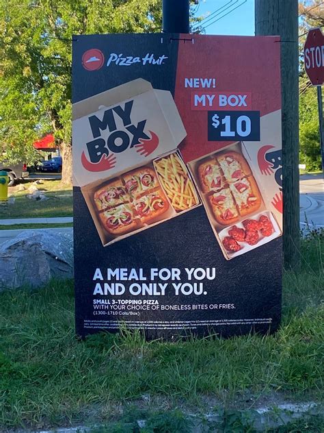 Menu at Pizza Hut pizzeria, Midland