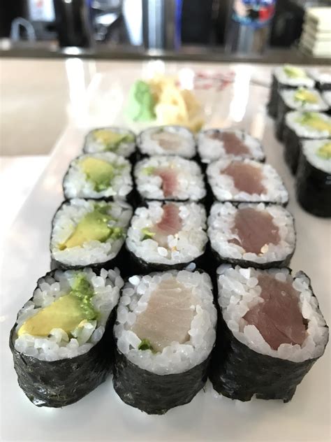 Yellowtail Scallion Roll