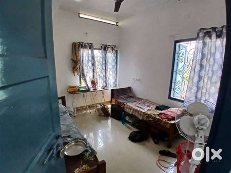 Single bed in double room for male working professionals - PG & Guest ...