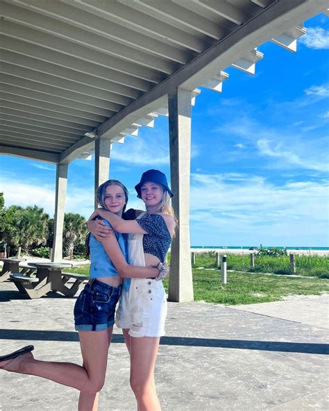 Is Rachel Brosnahan Jewish? Her Ethnicity And Family Life