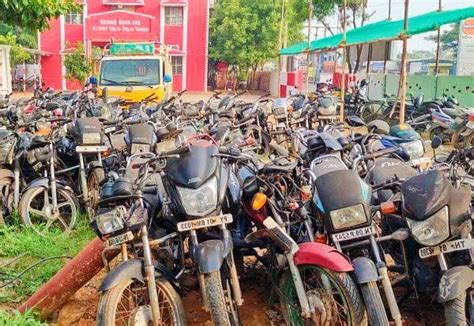 Theni | குற்ற வழக்குகளில் பறிமுதல் செய்த 40 வாகனங்கள் ஏலம் - காவல்துறை ...