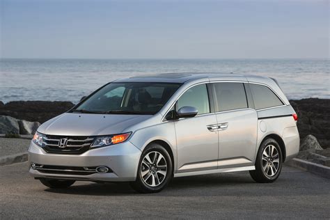 2015-honda-odyssey_100476038_h.jpg