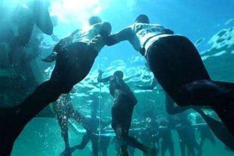 人类水下憋气世界纪录:22分22秒(堪称不需氧气的男人)_探秘志