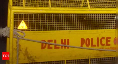 Man with stab injuries found in Delhi's Vikaspuri, declared dead later ...