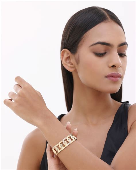 2400 Ad Bracelet – AMARIS