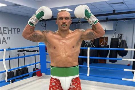 Usyk se dirige a los jugadores del FC Polesie – RingSide24