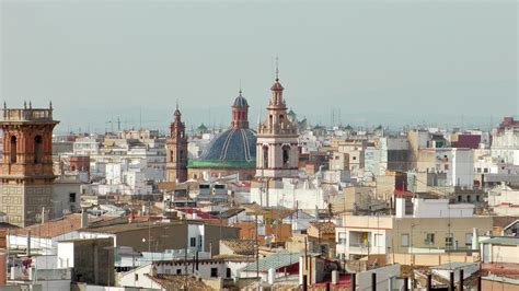 Valencia (VLC) - Flight status, maps & more | KAYAK