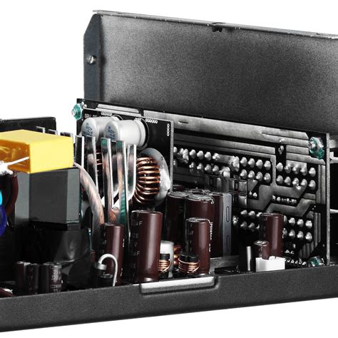 Bitfenix introduceert stille modulaire Whisper M-voedingen - Tweakers