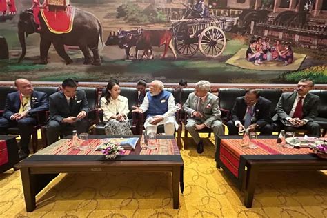 PM Modi meets Thai PM at East Asia Summit, gifts Ladakh-made handicraft