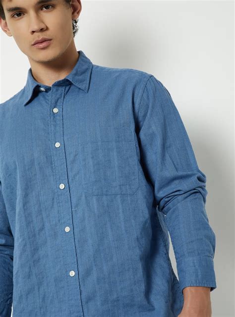 Buy Men Regular Fit Solid Shirt Online at just Rs. 999.0 ...