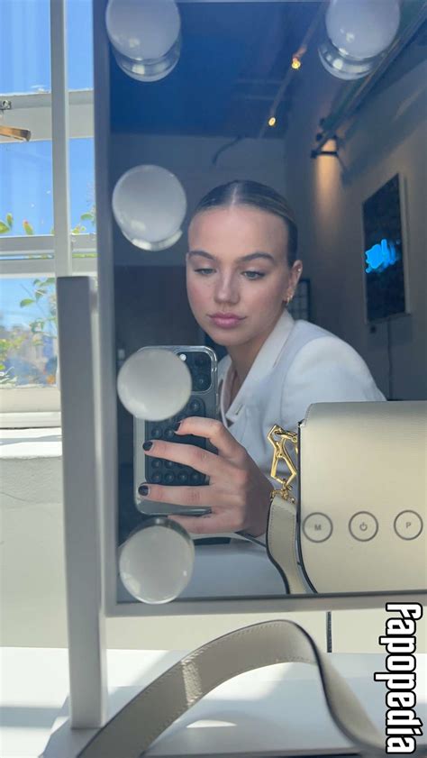 Emma Brooks Nude Leaks - Photo #1570029 - Fapopedia