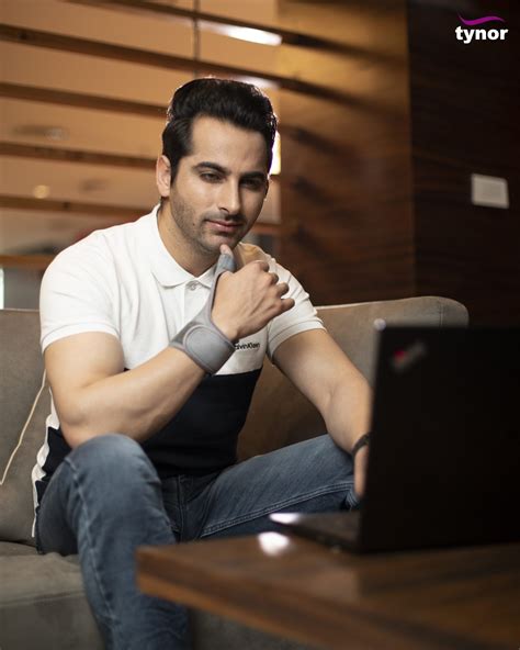 Thumb Spica Splint, Grey, 1 Unit – MedineedsIndia