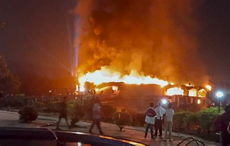 Goa Nightclub Fire 2025: पहली नाइट ड्यूटी... और घर वापिस आई लाश! मृतक ...