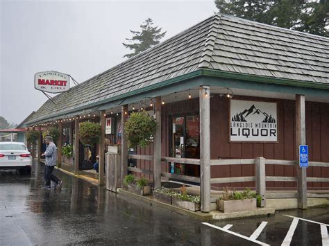 How a tiny Oregon town became 'world famous' for its signature hot dogs ...