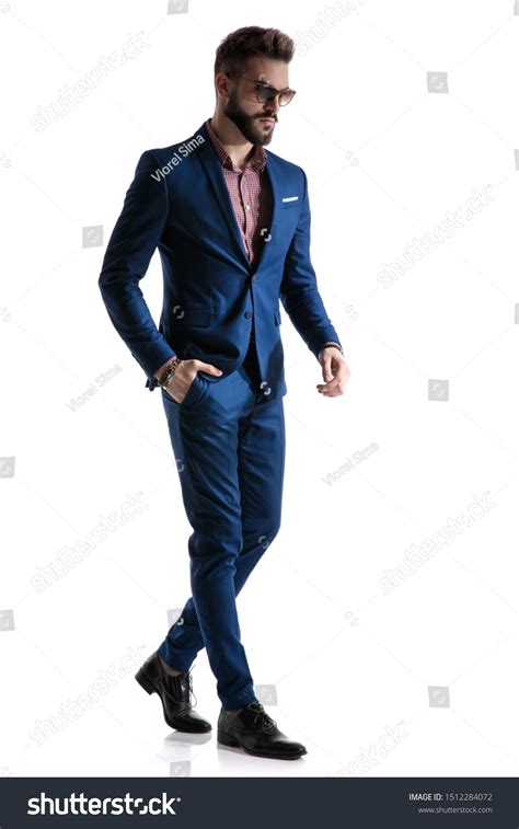 Man in Business Suit Side View 的图像结果