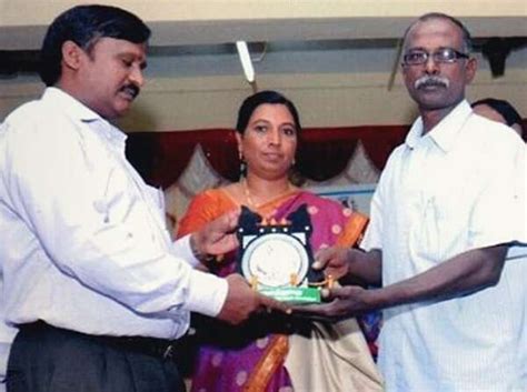 गरीब बच्चों को पढ़ाने के लिए 17 साल से टॉयलेट्स साफ कर रहा है तमिलनाडु ...