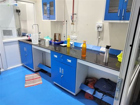 Laboratory Tables with Vibration Damping in Chennai | South India