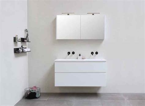 Popular bathroom shelf designs for every size and type of room