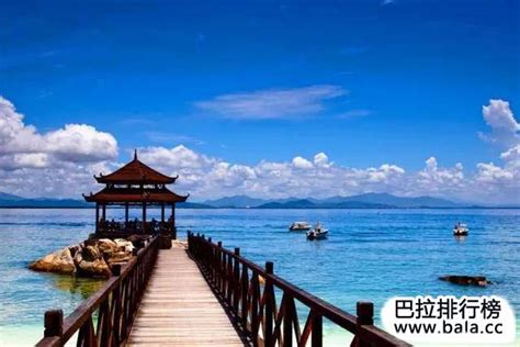 【携程攻略】三亚三亚湾景点,三亚湾我认为很漂亮的，有椰梦长廊等免费的景点，而亚龙湾很多海滩是…