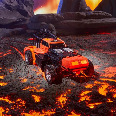 Slideshow: Transformers Legacy: United Leader Class G1 Triple Changer ...