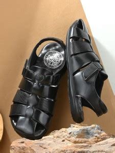 UNDERROUTE Men Sandals - Buy UNDERROUTE Men Sandals Online at Best ...