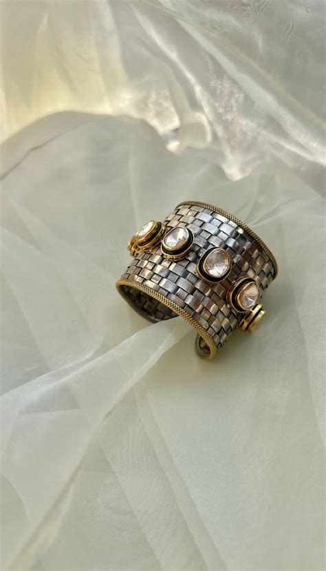 Eterno India - Modern Indian Heirloom