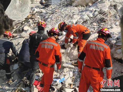 中国民间救援力量成功搜救一名土耳其地震幸存者