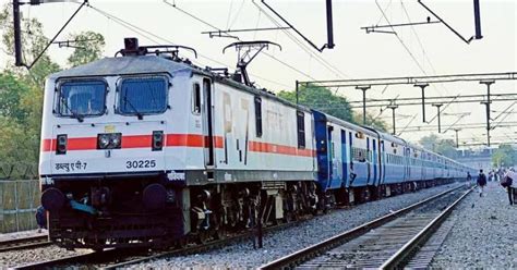 Indian Railways Comes To The Rescue Of IIT Student, Offers Car Ride ...