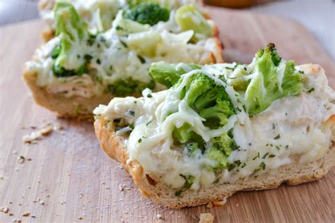 Chicken Alfredo Garlic Bread Pizza | Recipe | Recipes, Cooking recipes ...