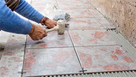 铺地砖需要注意什么 铺地砖需要注意什么事项 铺地面砖需要注意什么 - 天气加