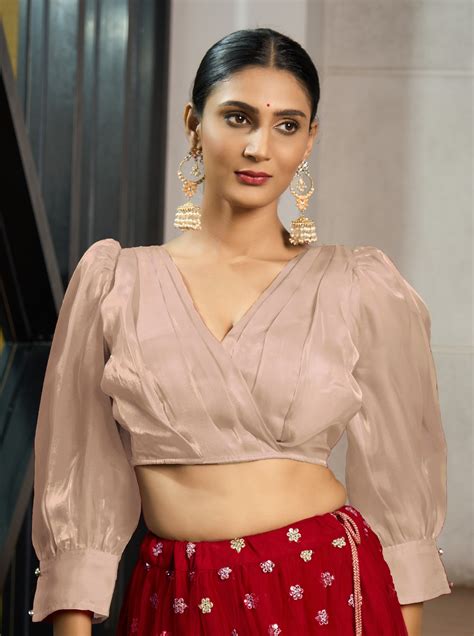 How to Choose the Right Blouse for Your Body Type | Saree Styling Guide ...