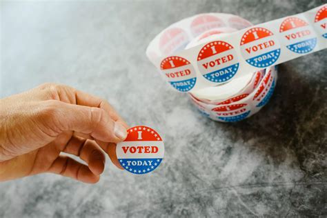 Voting Stickers 的图像结果