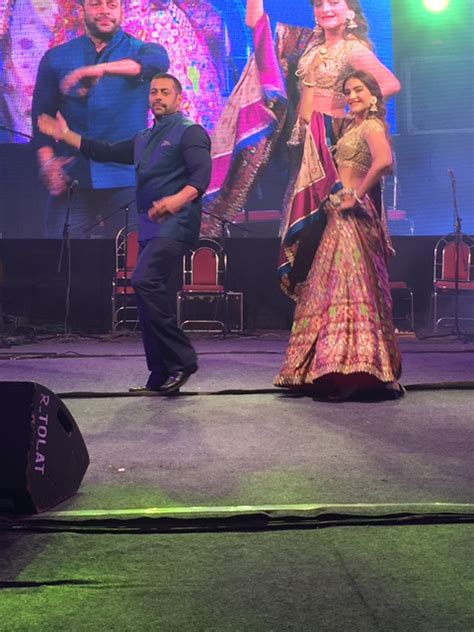 Salman Khan promotes Prem Ratan Dhan Payo in Ahmedabad - Photos,Images ...