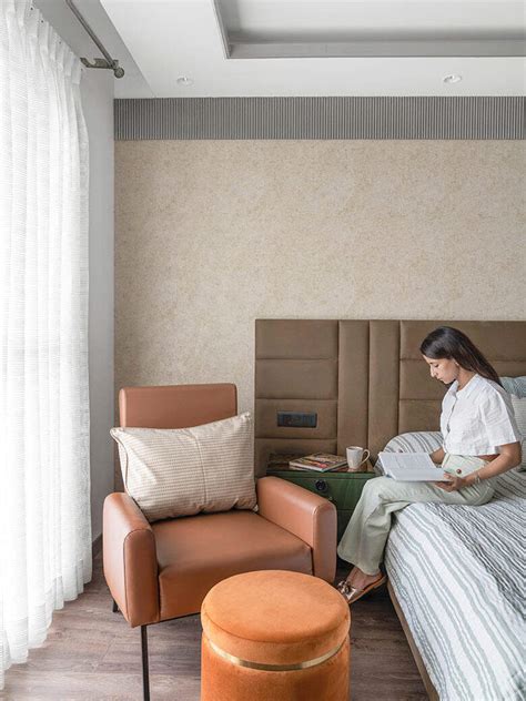 A Two-Level Neo-Classical Home that Spans Over Three Generations ...