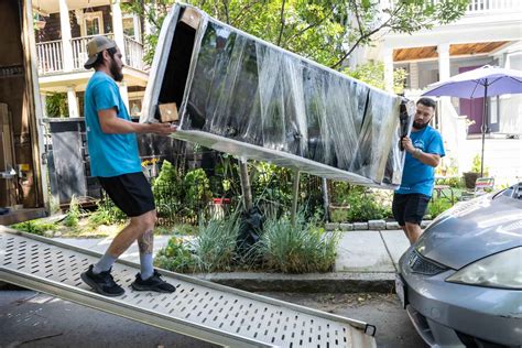 How Much to Tip Movers: Your Complete Guide to Tipping Etiquette