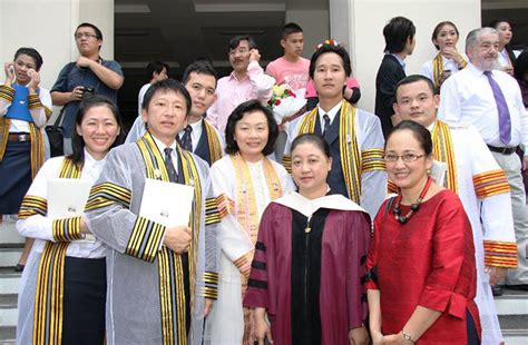 泰国东方大学2020学年毕业典礼 - 哔哩哔哩