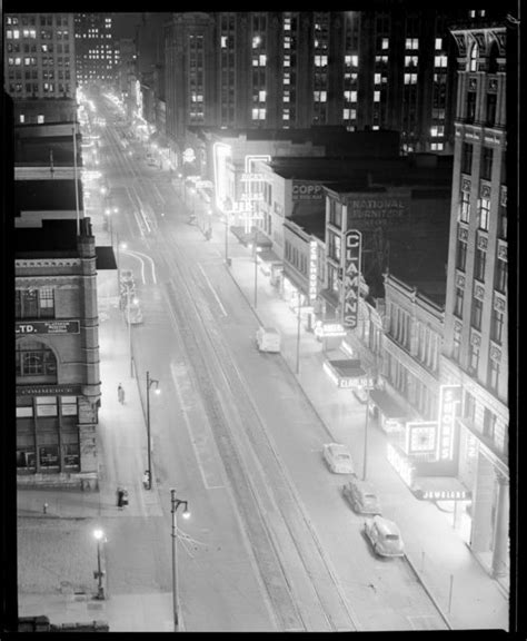 The mesmerizing glowing lights of Vancouver's neon signs in the 1940s ...