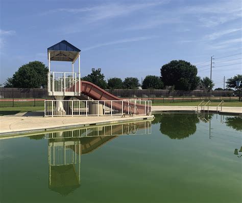 City considers transforming pool into splash pad | The Sealy News