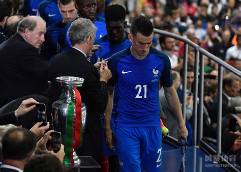 欧洲杯决赛法国0-1葡萄牙，法国队在家门口痛失欧洲杯冠军 - 风暴体育
