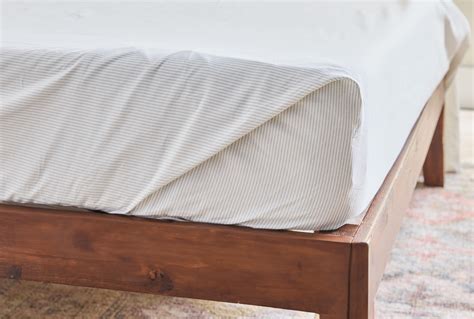 How to Make a Bed with Hospital Corners