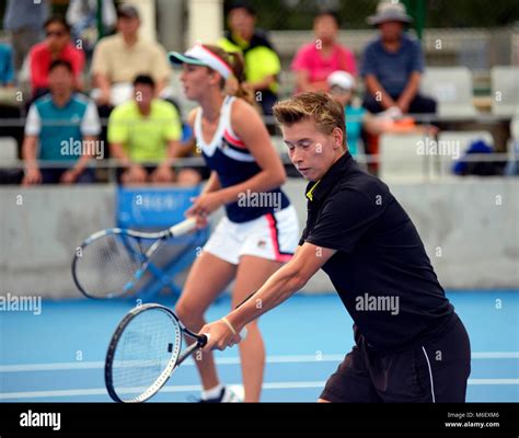 Elise Mertens Husband : 19 228 Kazakhstan Lady Photos And Premium High ...