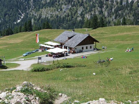 Summer in Villnöss - Hike from Zans to Gampenalm