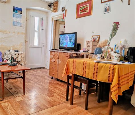 Stan Za Renovaciju 20m Od Mora – Zadar, Branimirova