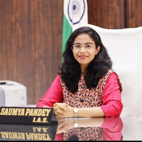 lbsnaa best officer ias saumya pandey education qualification 10th 12th ...