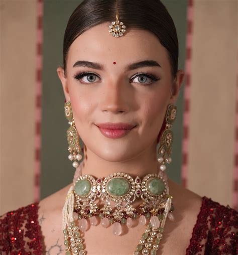 18k Gold and Diamond Polki Open Setting Necklace Set with Strawberry Q ...