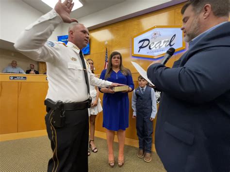 Nick McLendon sworn in as Pearl's police chief