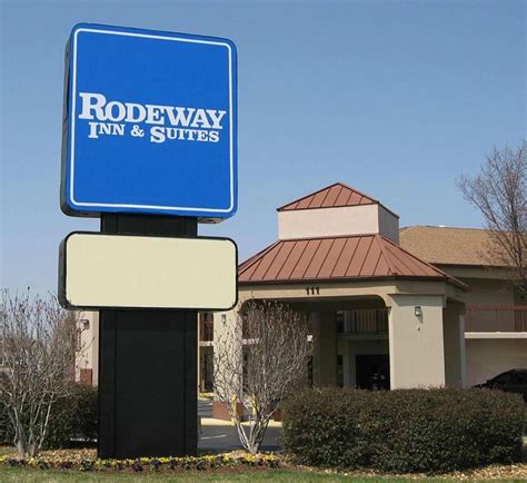 RODEWAY INN & SUITES (Clarksville) - Hotel Reviews, Photos, Rate ...