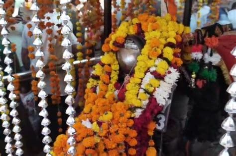 Rajasthan: बुलेट बाबा की 37वीं बरसी पर अनूठा नजारा, फूलों से सजी बाइक ...