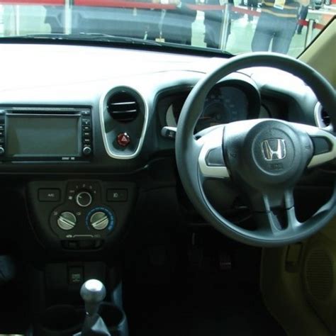 Honda Mobilio Review | Honda Mobilio Test Drive Report | Honda Mobilio ...